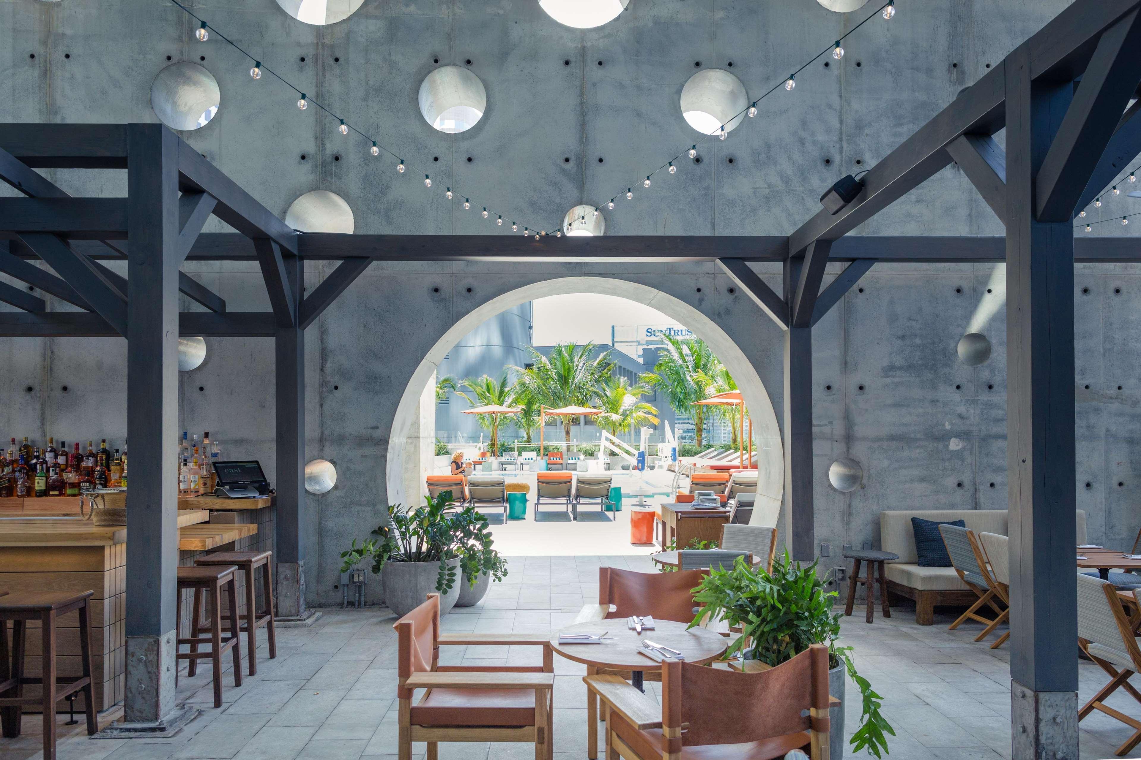 Hotel East,