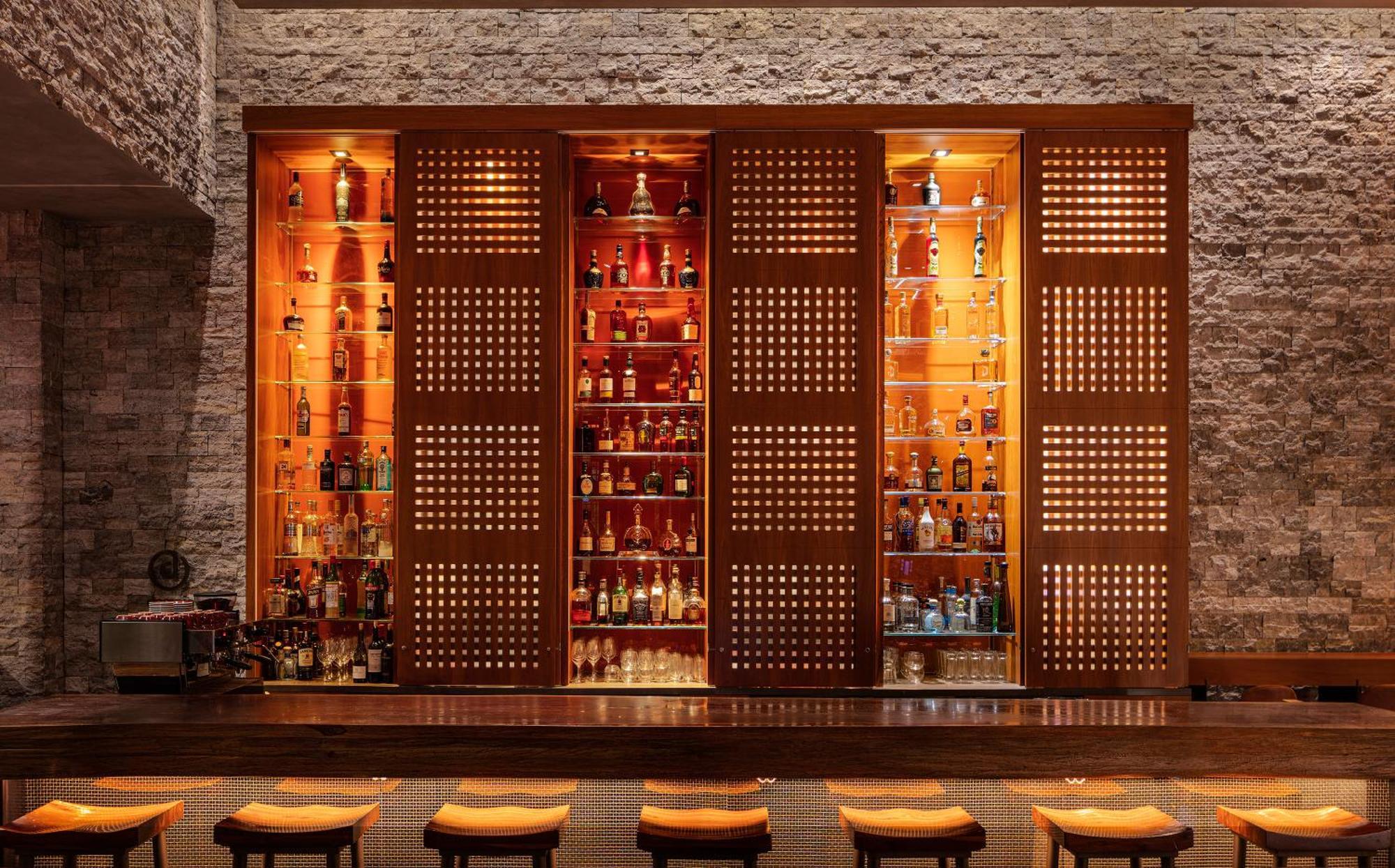 Hotel East,