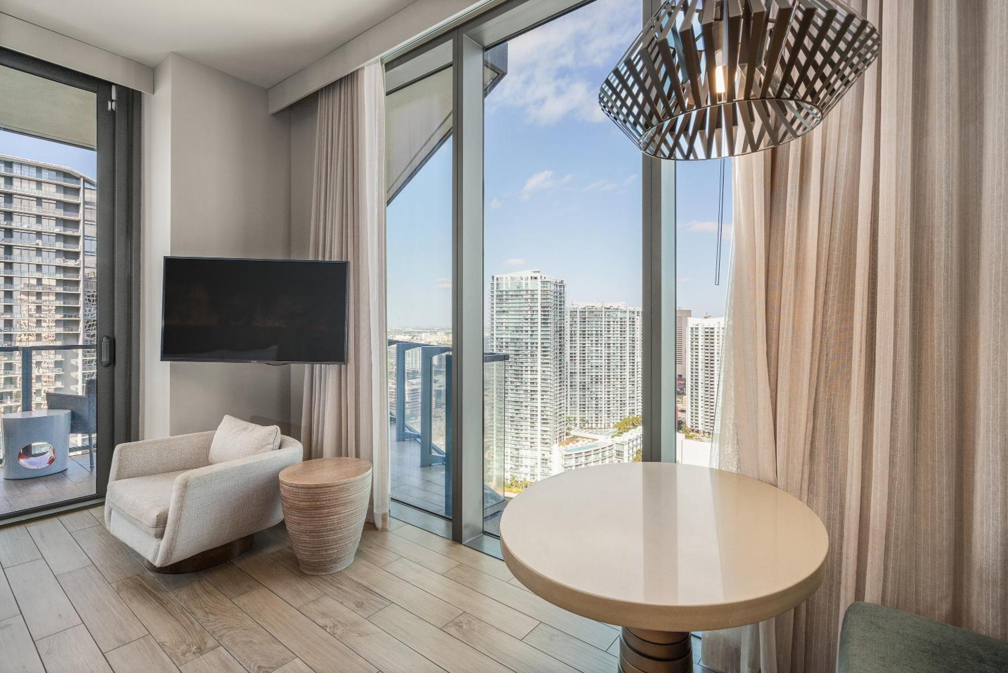 Hotel East, Miami